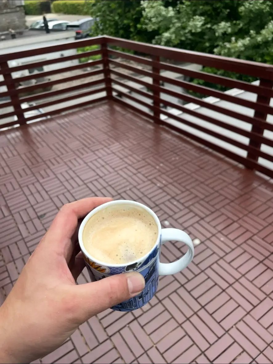 Koffie op het opgeleverde dakterras